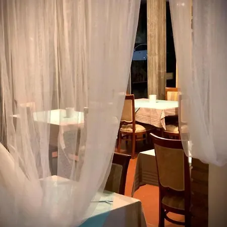 Room In Bb - Hotel Villa Alexandra - Double Room By The Sea